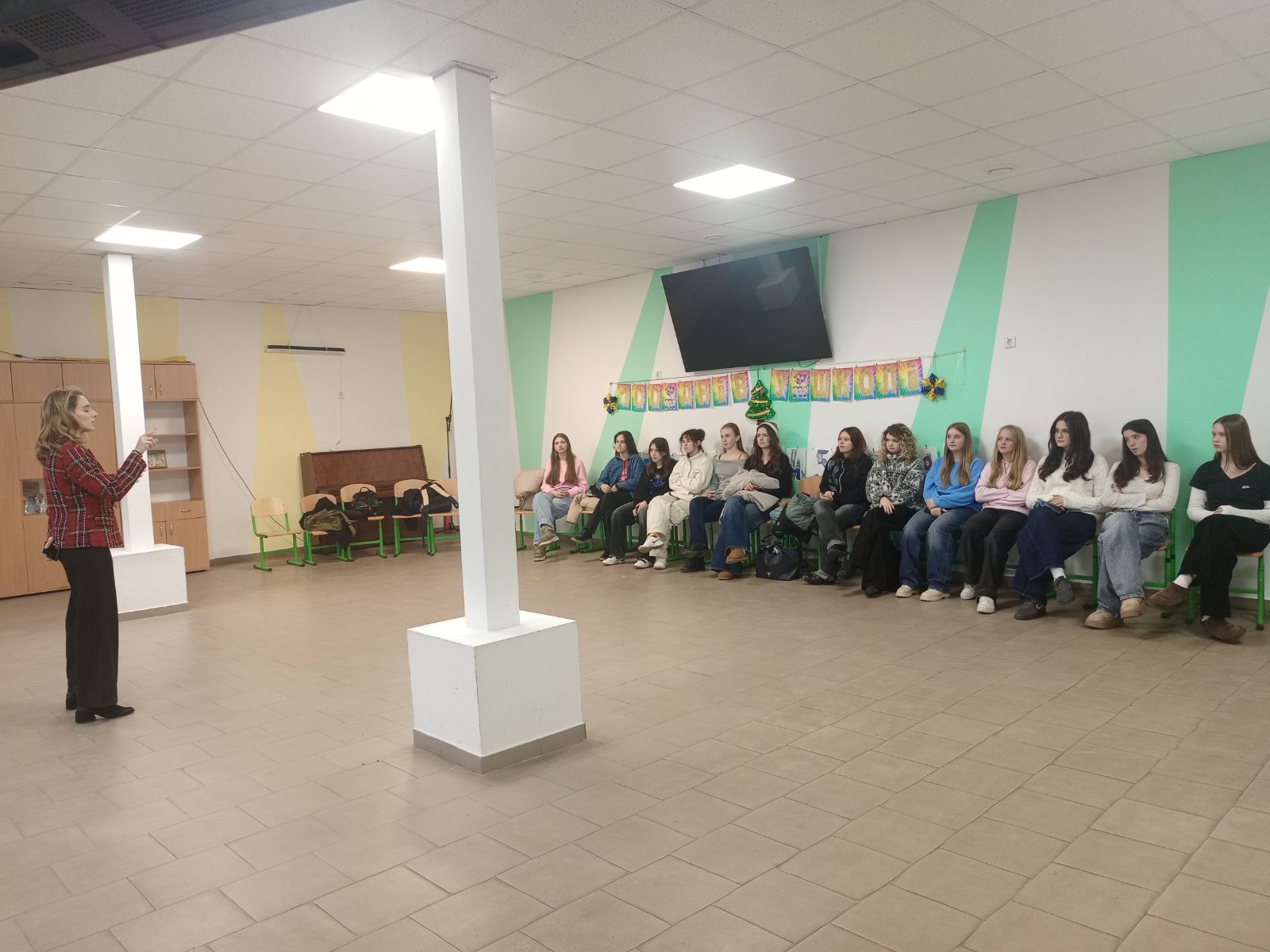 Зустріч голови молодіжної ради Трускавецької ТГ Марії Ковалів із представниками учнівського парламенту 9 0 02 05 46f9a58cde932c4a97075372fc2fad3d02aea2cfd1118fd40fd9cb8a6d5af0d7 c393c10f842ea206