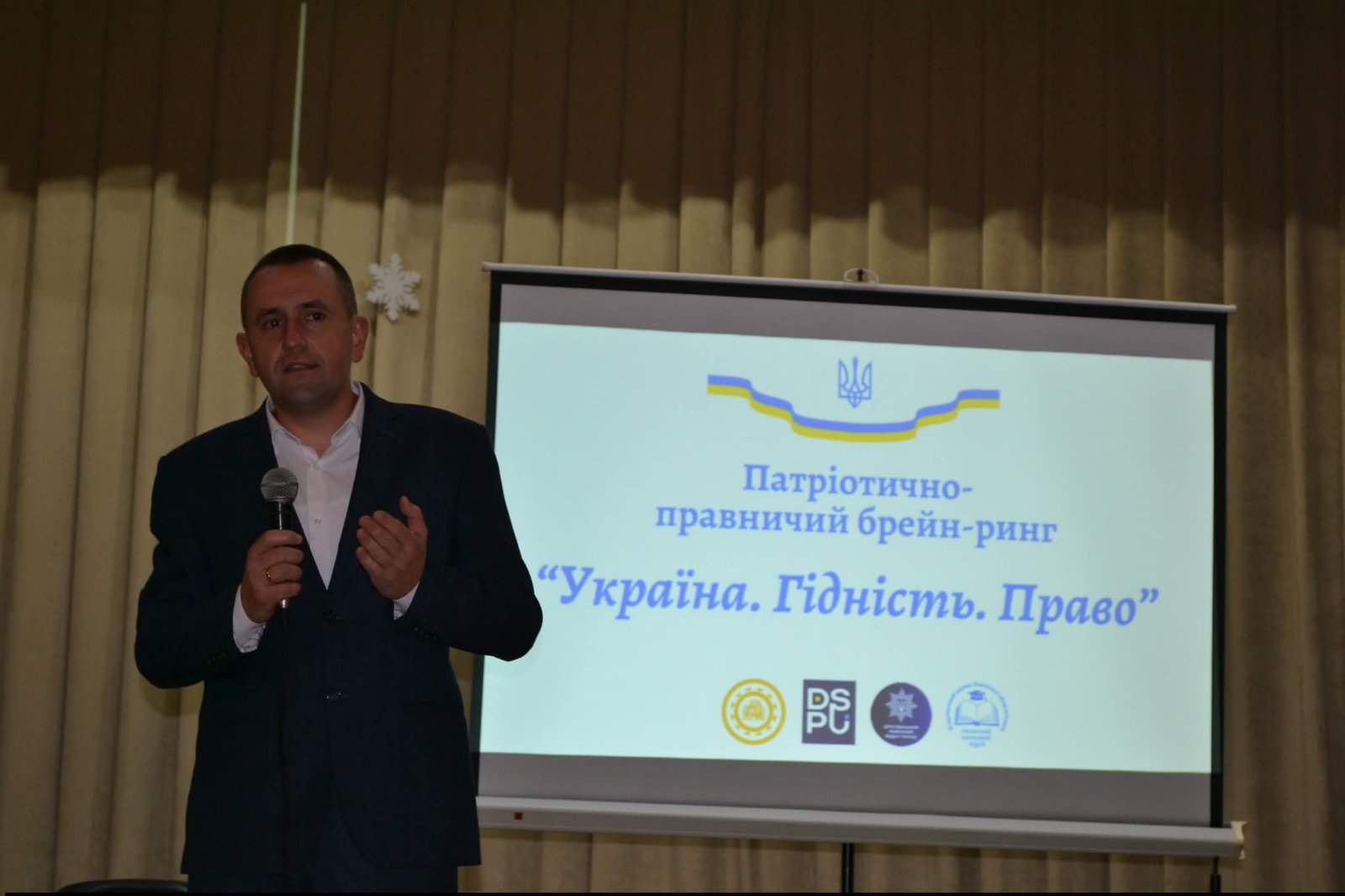 16 грудня, відбувся Відкритий регіональний патріотично-правничий брейн-ринг «Україна. Гідність. Право». 3 0 02 05 7f5a30232674d383f72f296392fc564e033042f78f05332683d613399821ef0a 587a2046d98ffb95